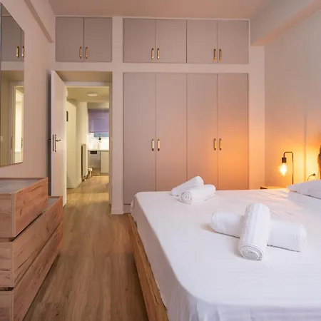 Stylish Victoria M Station 4 Pers * Athens